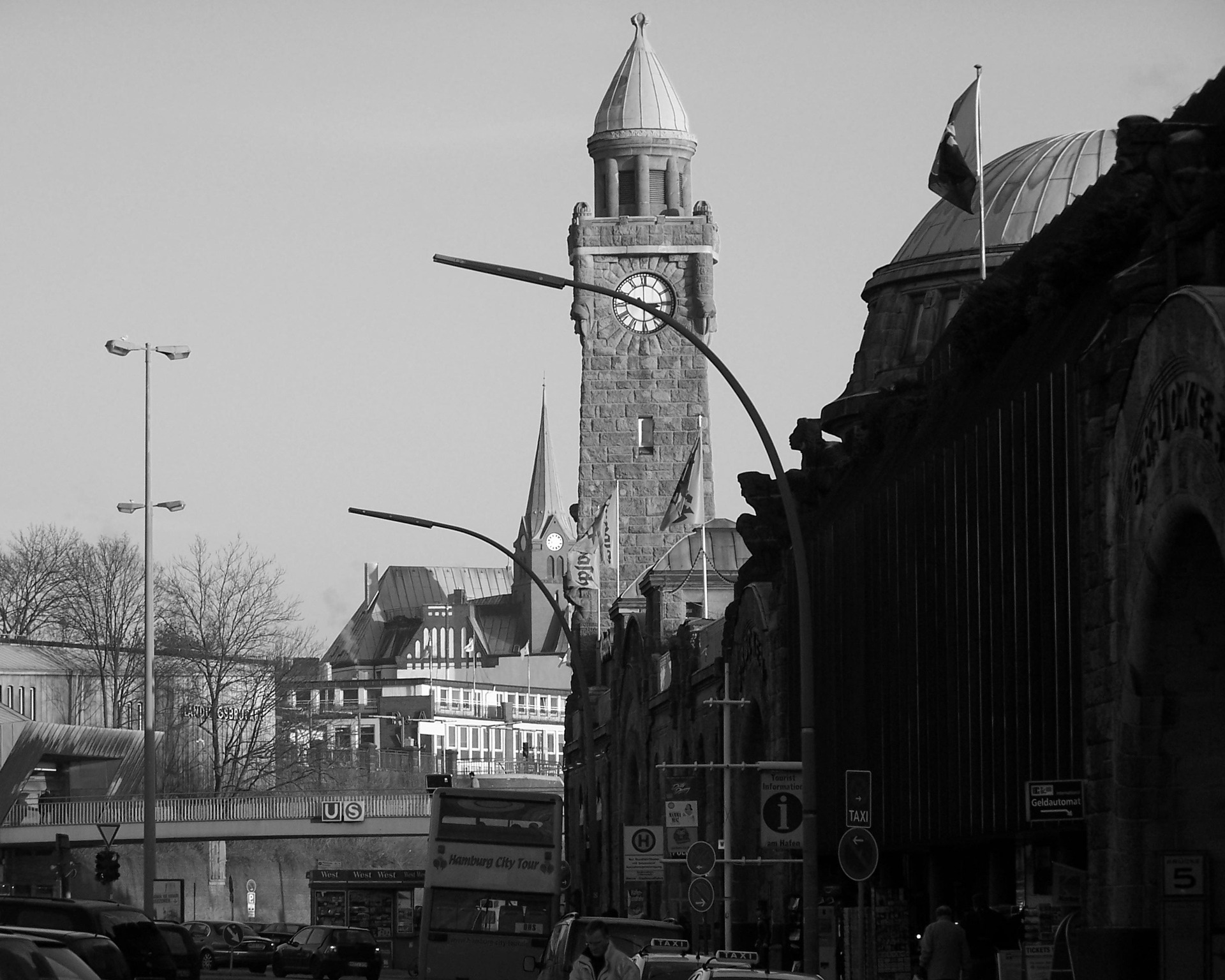 Vor den Landungsbrücken Hamburg Vor den Landungsbrücken Hamburg